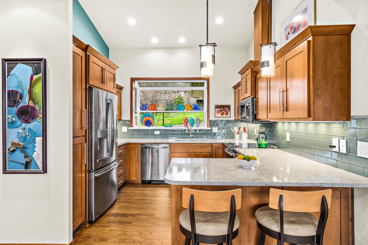 Photo of a kitchen in a Rogue Valley Manor residence.